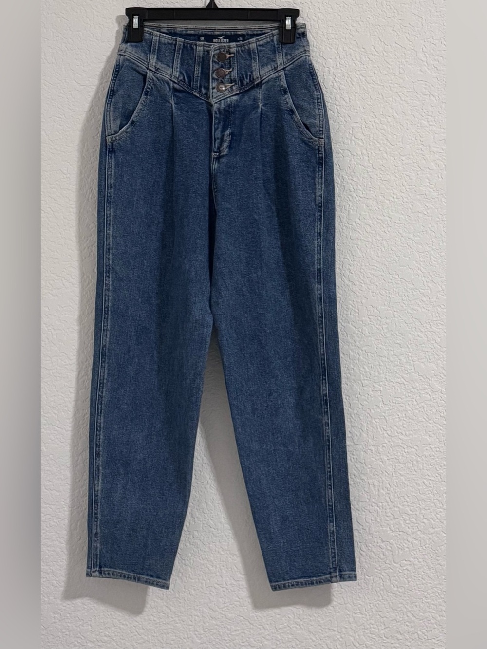 HOLLISTER
CALIFORNIA
ULTRA HIGH-RISE MOM JEAN
HOLLISTER VINTAGE STRETCH